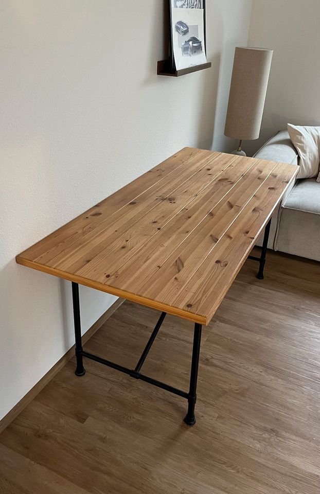 Schreibtisch / Holztisch massiv Ikea in Aitrach