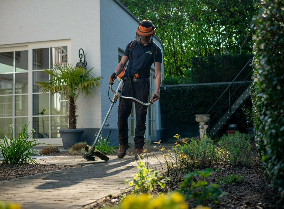 Laubentsorgung Gartenpflege Baumfällung Hausmeisterservice in Mering