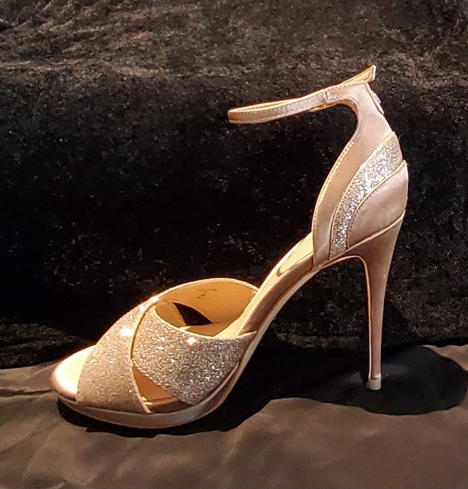 Sandaletten / Stilettos / High Heels von GUESS Gold in Baden-Württemberg -  Lörrach | eBay Kleinanzeigen ist jetzt Kleinanzeigen