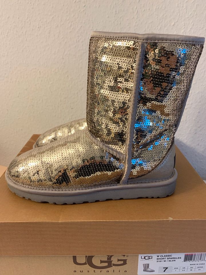 UGG W Classic Short Sparkles Silber Gr 38 in Köln Vogelsang