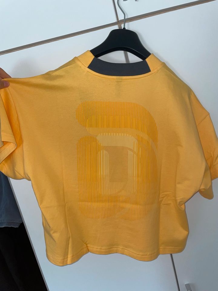 Team D Adidas Village Cropped T-Shirt – Gelb – Damen (ungetragen) in Herzebrock-Clarholz