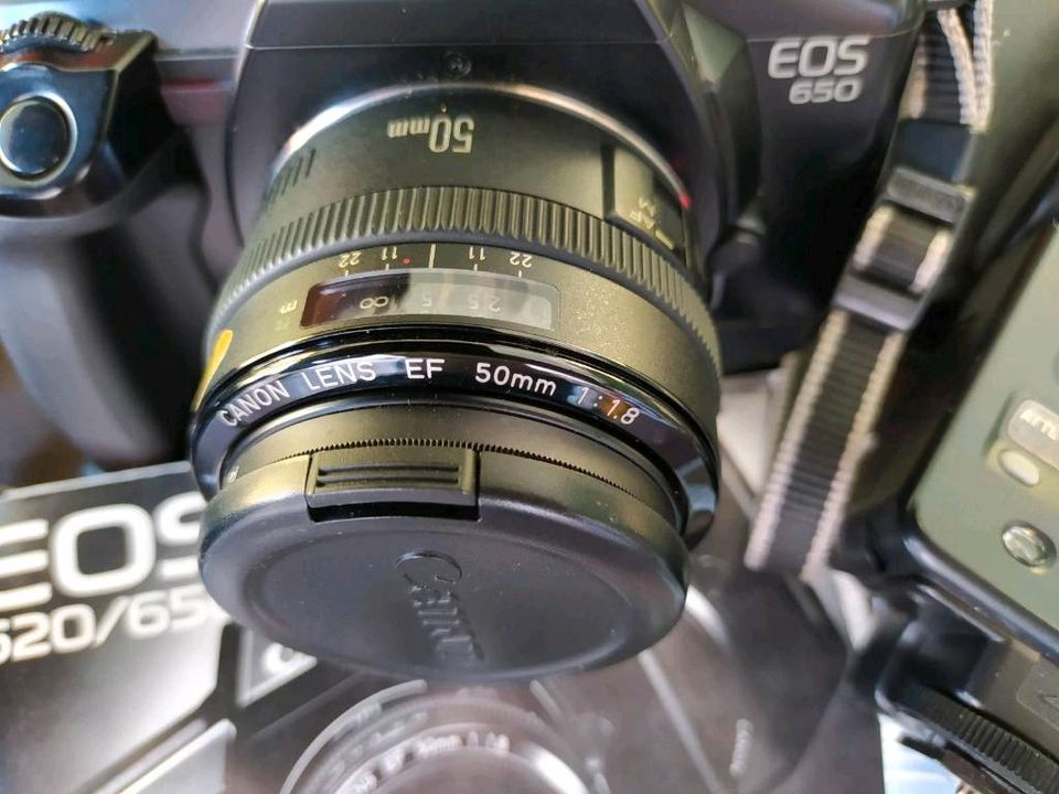 Canon Spiegelreflexkamera EOS 650. Analog  mit Objektiven u.Blitz in Elsenfeld