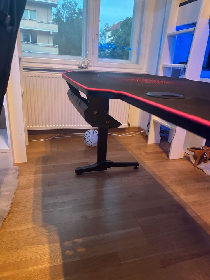 Gaming Tisch Ultra desk in Berlin