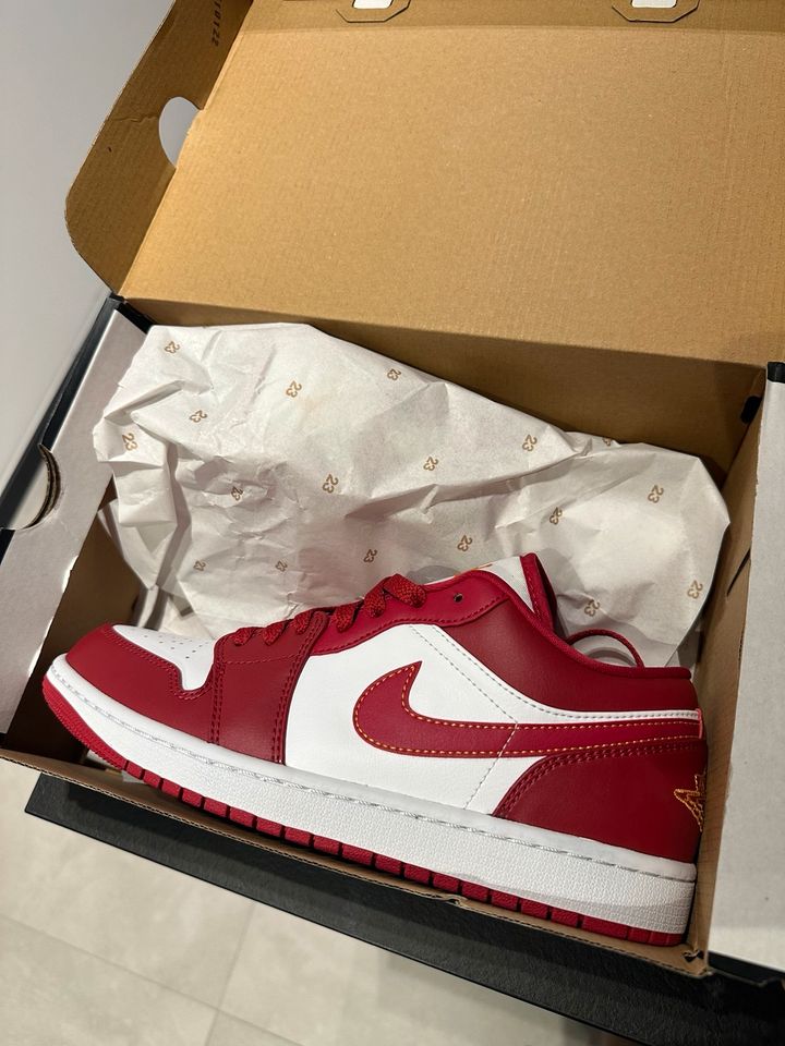 Nike Air Jordan 1 low Gr.42 EUR 8,5 NEU OVP red white Curry white in Bremen