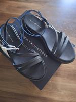 Schwarze Plateau Sandalette von "Tommy Hilfiger" in Gr. 37 Brandenburg - Falkensee Vorschau