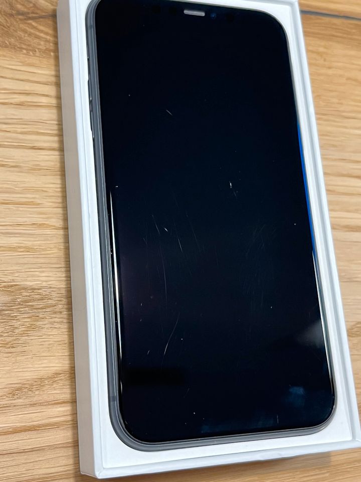 Apple IPhone 11 128GB Black in Olsberg