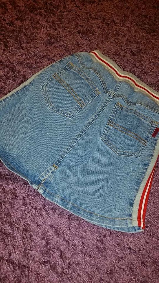 Super sportlicher u. bequemer Jeans Rock Gr. 104 w. Neu in Gießen