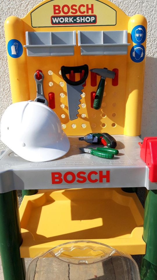 Bosch Werkbank mit Zubehör in Edermünde