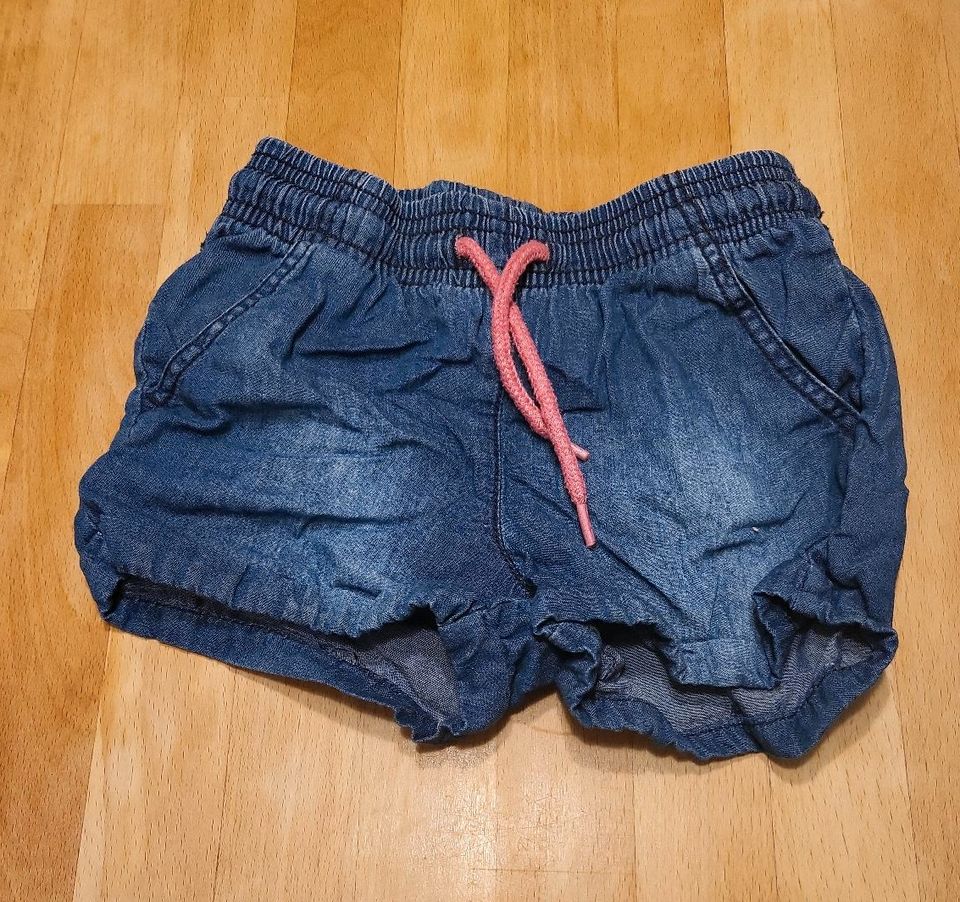 Shorts und T-shirts in Größe 86/92 von H&M und lupilu in Korschenbroich