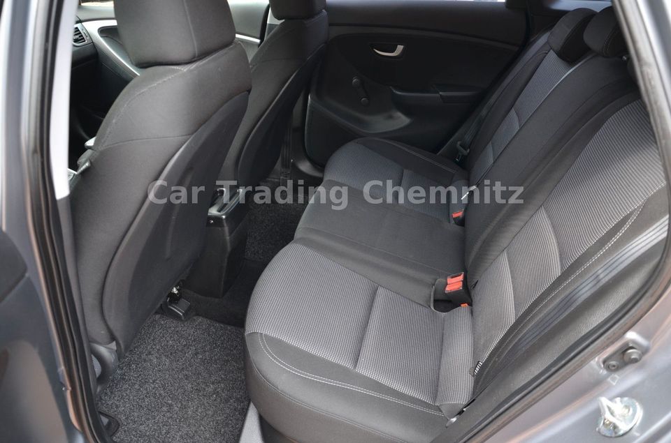 Hyundai i30 cw 1.4 Klima Tüv neu Reifen neu in Chemnitz