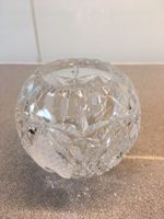 Vintage Vase aus Bleikristall klar Handschliff Kugelform 8,5 cm Hessen - Rodgau Vorschau