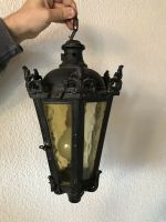 Alte schmiedeeiserne Lampe mit gelber Verglasung Bayern - Zeilarn Vorschau