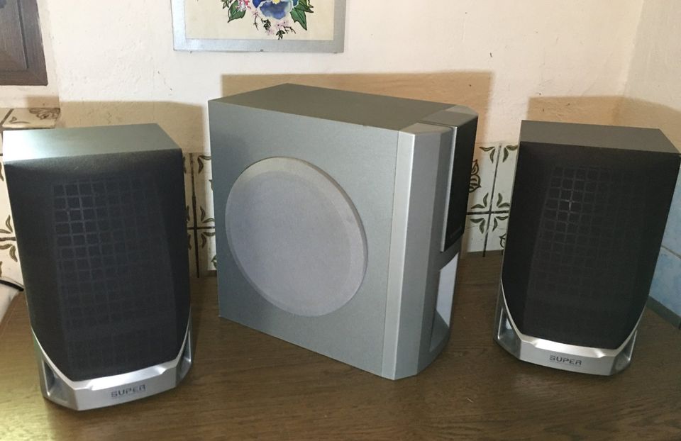 Subwoofer und 2 Lautsprecher in Wolmirstedt