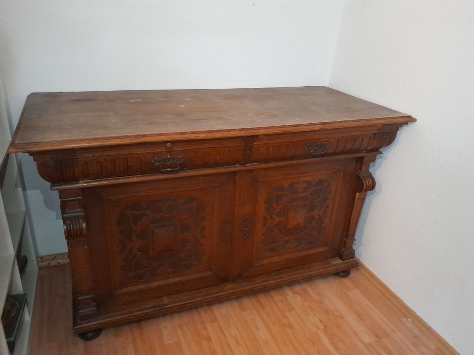 Antikes Sideboard (zur Aufarbeitung) günstig abzugeben! in Bad Freienwalde