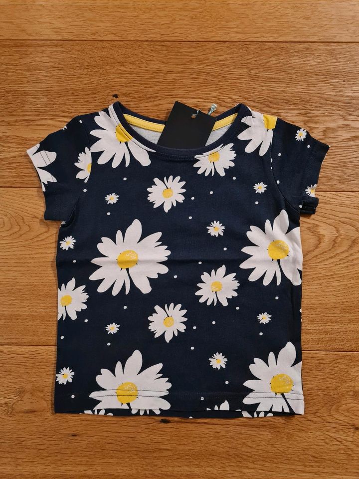 Blue seven T-Shirt Blumen Größe 92 NEU in Windorf