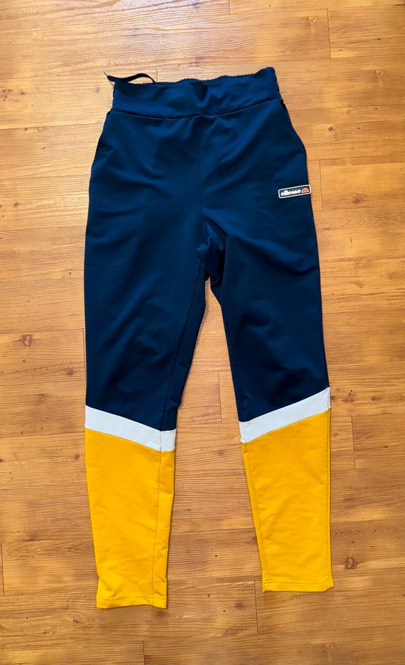 Sporthose Jogginghose Marke Ellesse Gr. S  UK 10 US 6 in Neuhofen