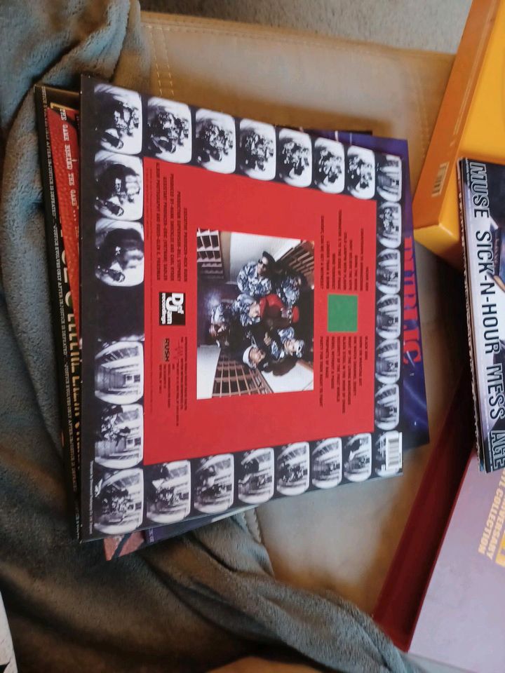 Public Enemy vinyl box in Hohenlockstedt