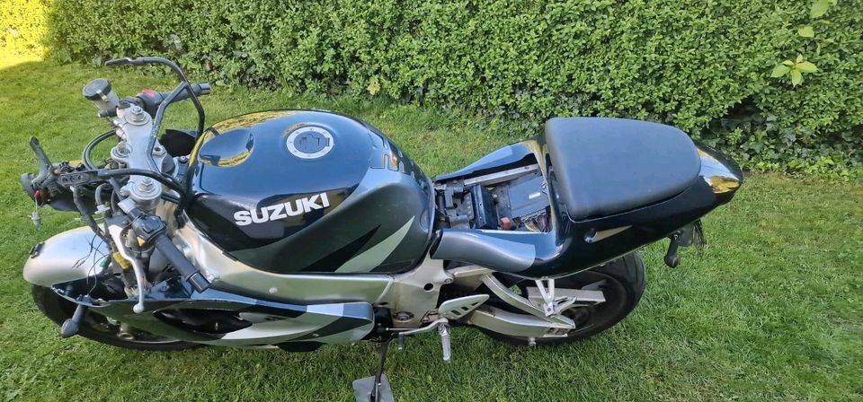 GSXR 750 Benzintank,Tank,Kraftstofftank Einspritzer SRAD GSX-R in Meckenbeuren