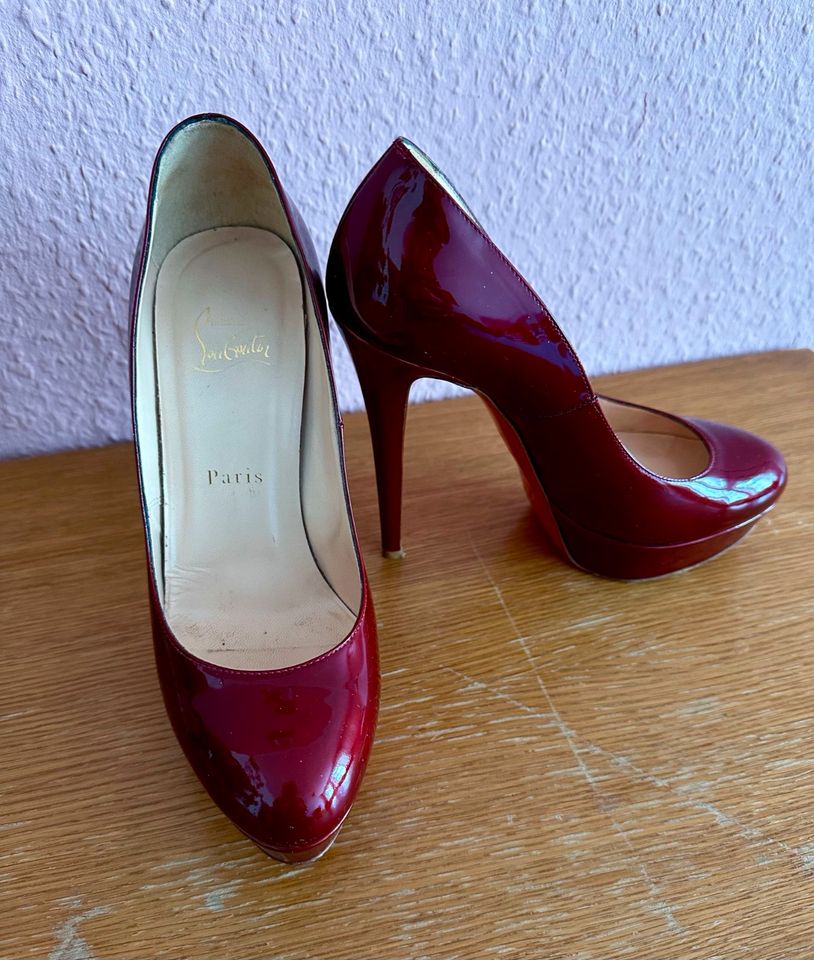 Rote Christian Louboutins High Heels in München