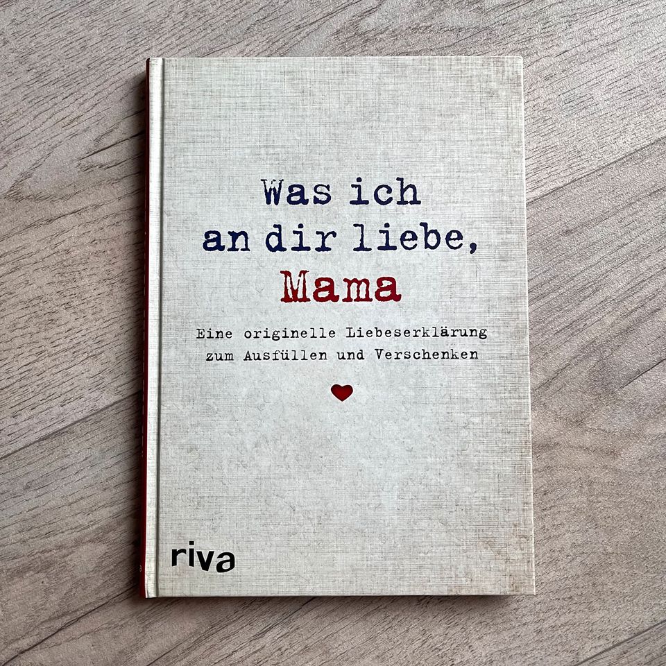 Interaktive Bücher „Was ich an dir liebe“ Mama/Papa in Bad Emstal
