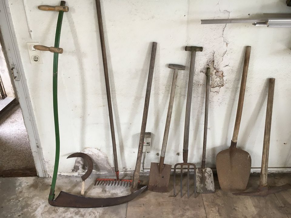 Große Kohlenschaufel mit langem Holzstiel. Qulität von früher! in Albstadt