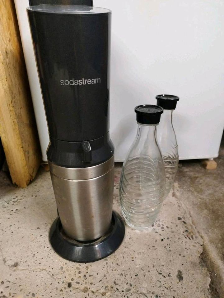 Soda Stream , mit 2 Glasflaschen + 2 Gläsern , neuwertig in Weil am Rhein