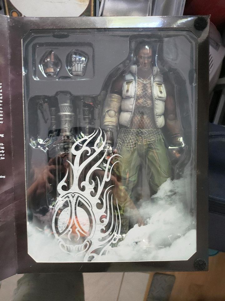 Barret Figur Play Arts Kai in Bergisch Gladbach