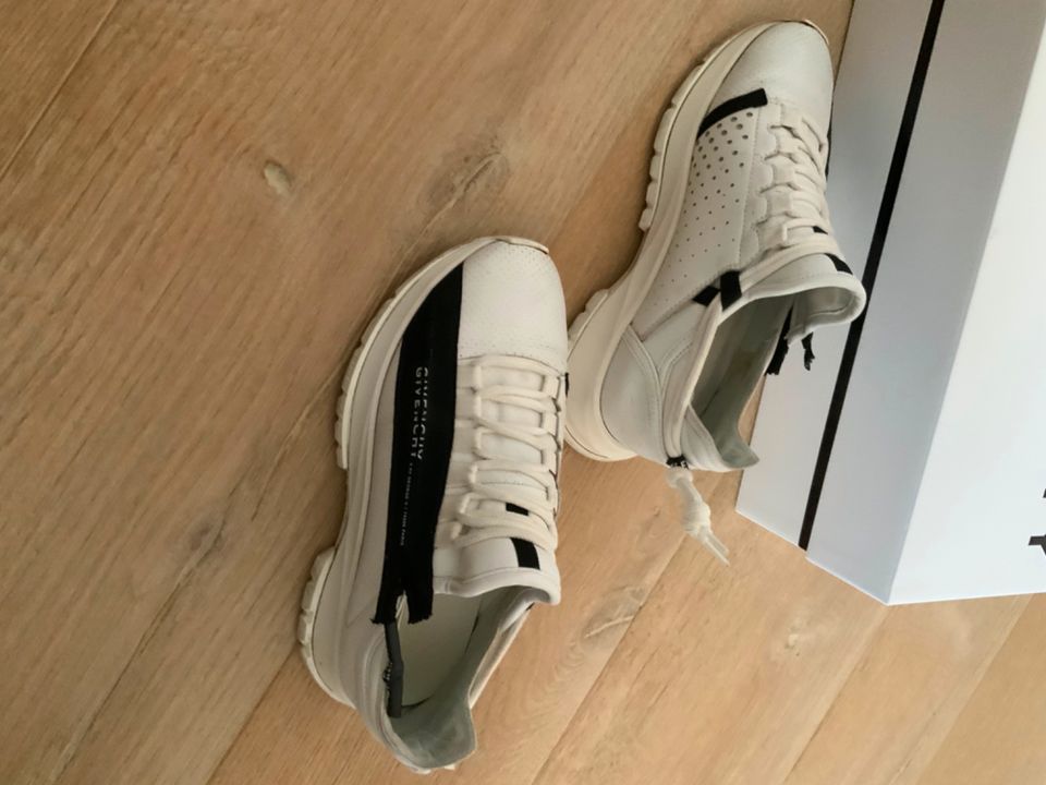 Givenchy Spectre Sneakers, Gr. 37, schwarz/weiß in Essen