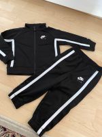 Nike Air Jogginganzug Zweiteiler Set Hose und Jäckchen Gr. 80-86 Berlin - Neukölln Vorschau