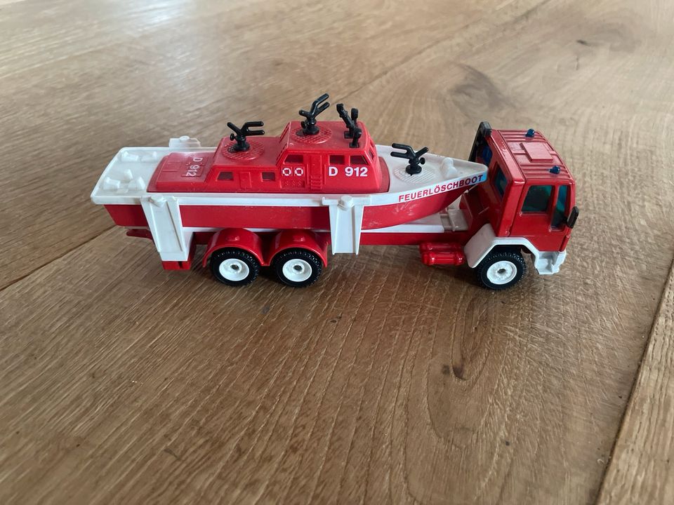 Siku 1:55 2823  Ford Cargo  LKW mit Motorboot Feuerlöschboot in Hagen