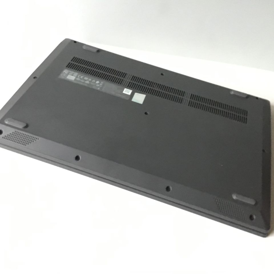 Lenovo Laptop Notebook - 15,6" Full HD - SSD - 8 GB RAM in Marl