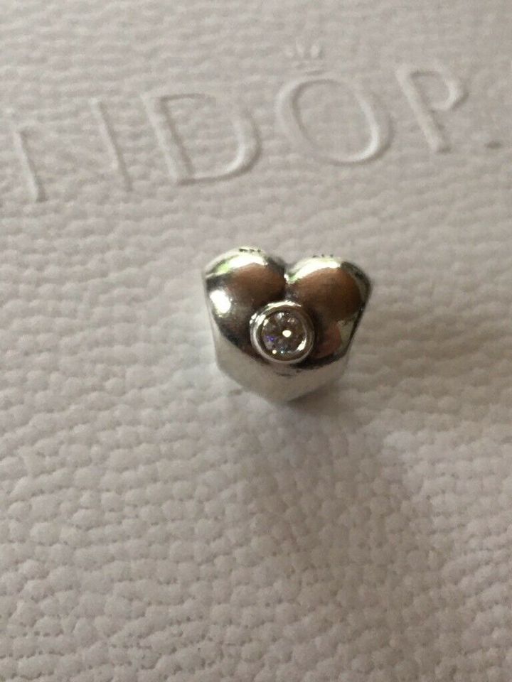 2 Pandora Charm Herz mit rosa  Zirkonia Original in Gifhorn