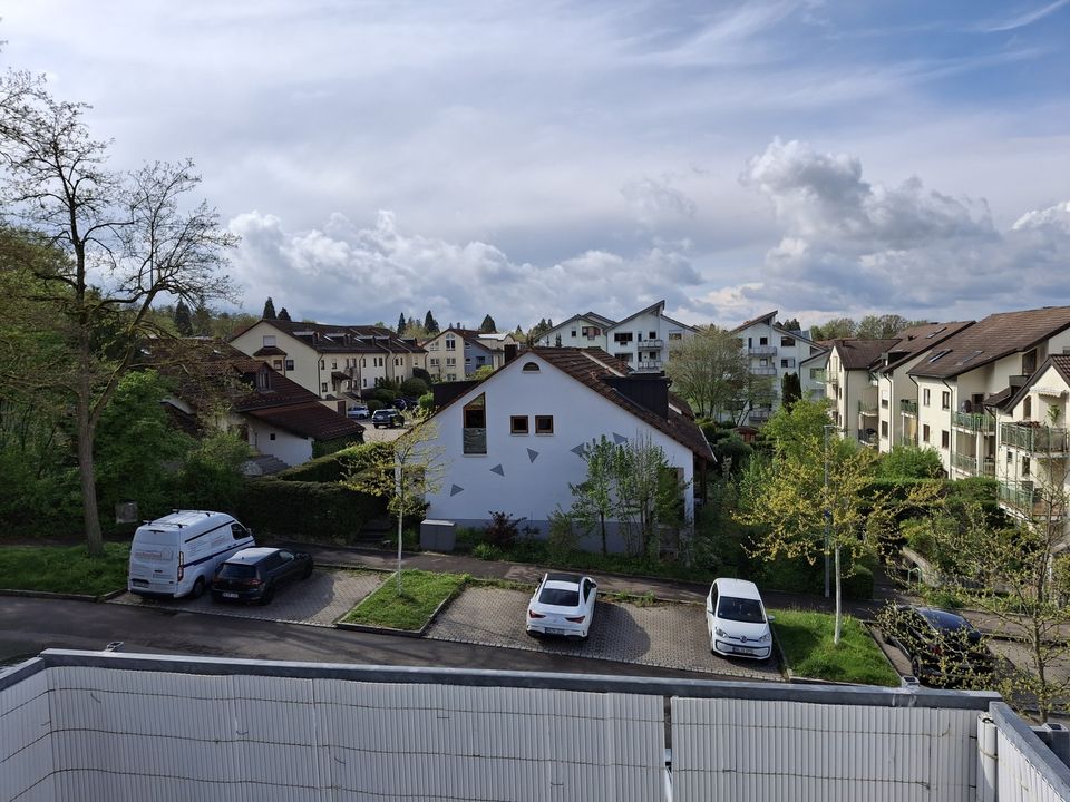 Frisch modernisierte Pendlerwohnung mit tollem Ausblick in Böblingen