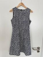 Dunkelblaues Kleid mit weißen Punkten von Gap in Gr. 36 Nordrhein-Westfalen - Düren Vorschau
