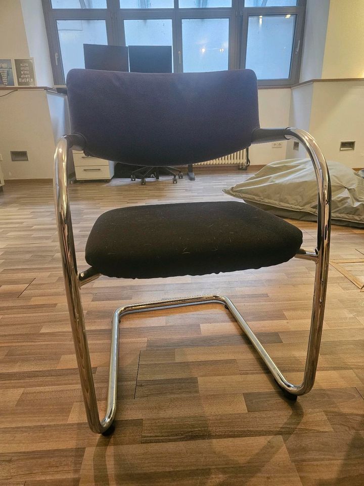 Bürotisch und 4 Stühle in Berlin