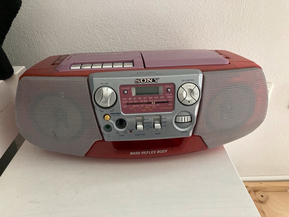 Tragbarer CD-Kassettenrekorder Sony Radio in Ostheim