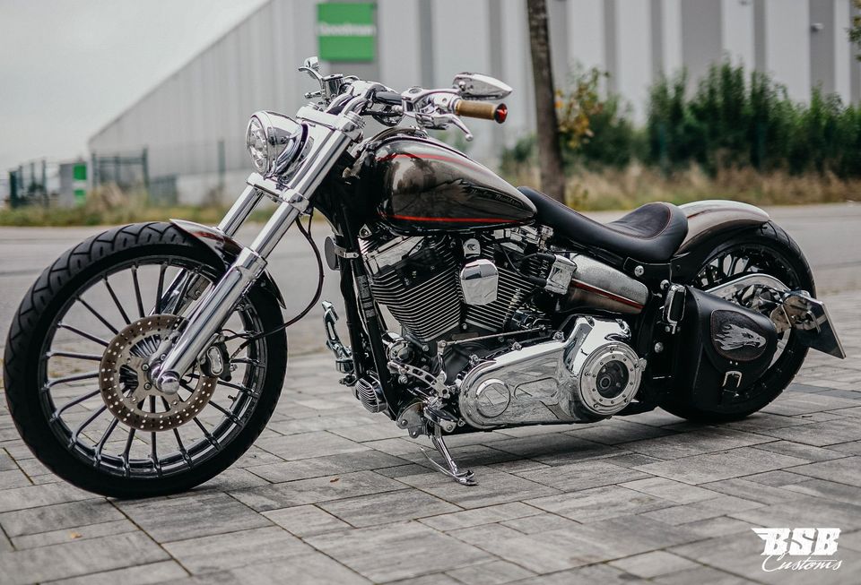 Harley Davidson CVO Breakout custom Umbau viele Extras in Eppertshausen