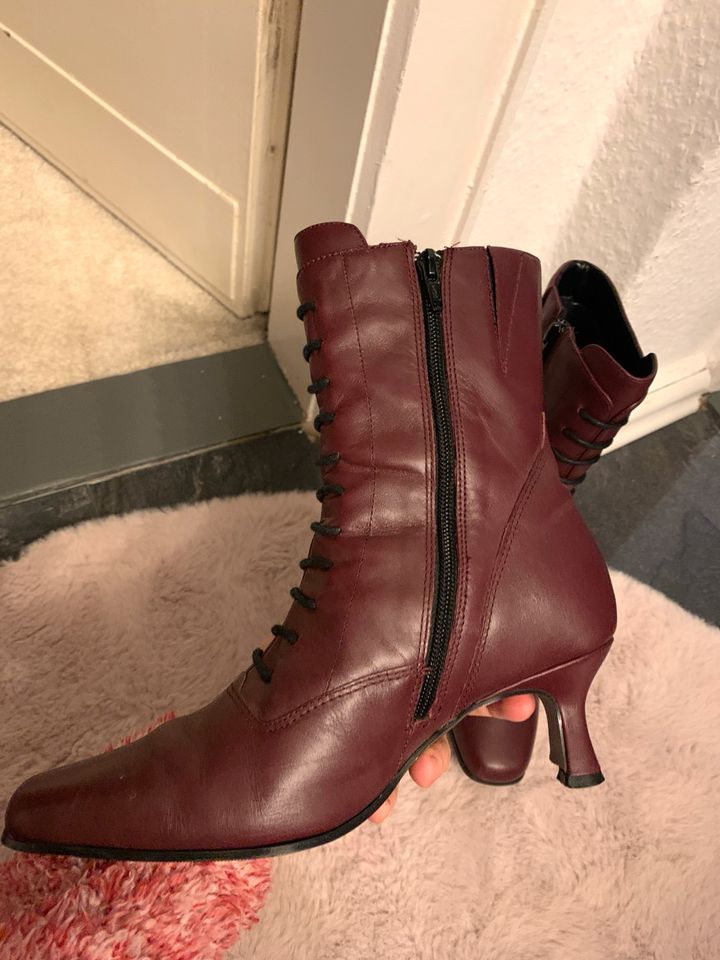 Weinrote Lederstiefel Stiefelette Ankle spitz Gr 38 Stiefel in Berlin