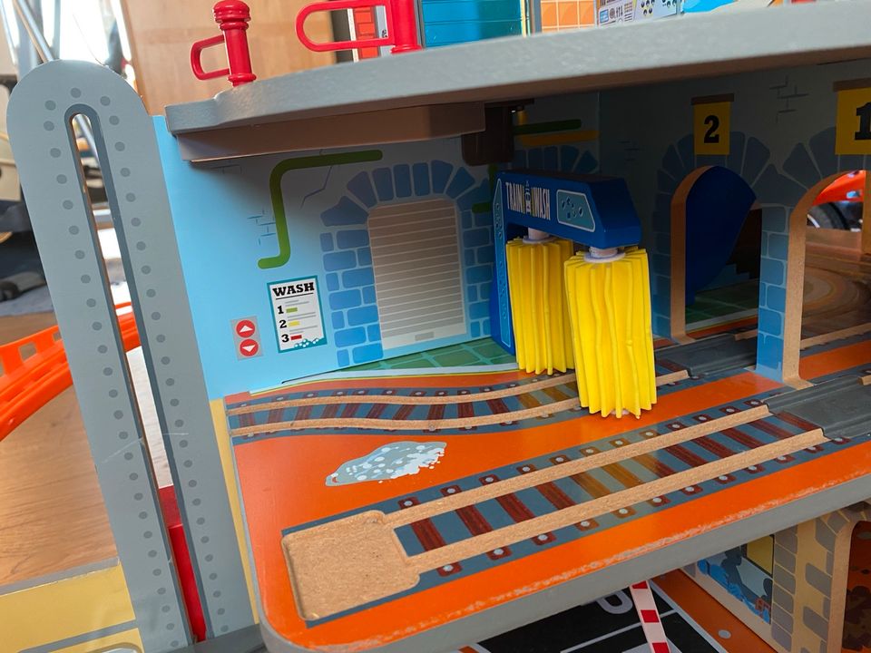 XXL Bahnhof Holzeisenbahn Playtive in Neu-Eichenberg