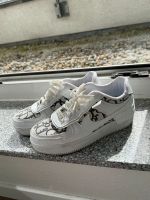 weiße Schuhe mit Print Hessen - Bad Homburg Vorschau