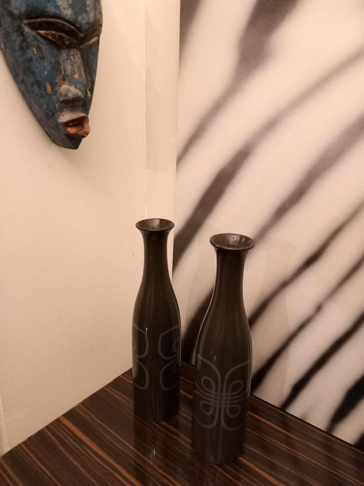 KONTRAST Keramik Vase grau glasiert grafische Motive anthrazit in Frankfurt am Main