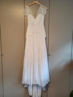 ASOS Brautkleid mit Spitze und Schleppe. In 36 Niedersachsen - Lachendorf Vorschau