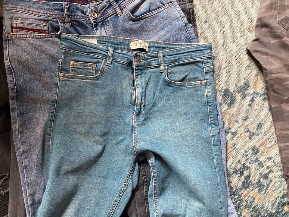 Jeans Hosen Paket Set in Rottendorf Unterfr