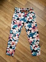 M38 sommerliche Hose bunt chino Blumenmuster Hailys Niedersachsen - Großenkneten Vorschau