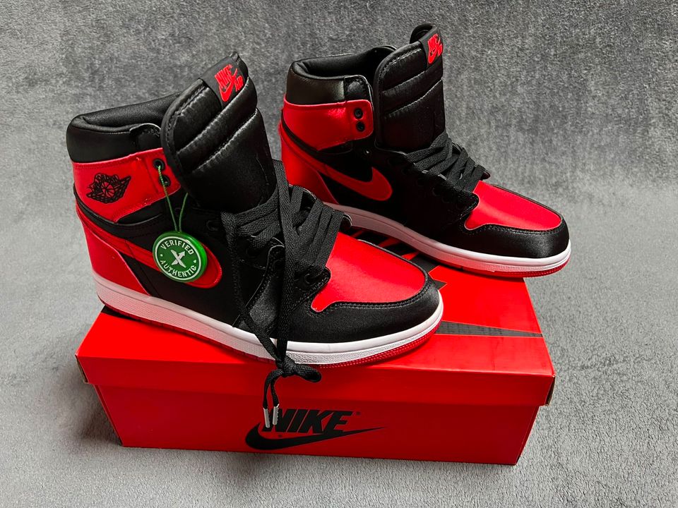 Nike Air Jordan 1 High OG "Satin Bred" Größe 42 in Obertshausen