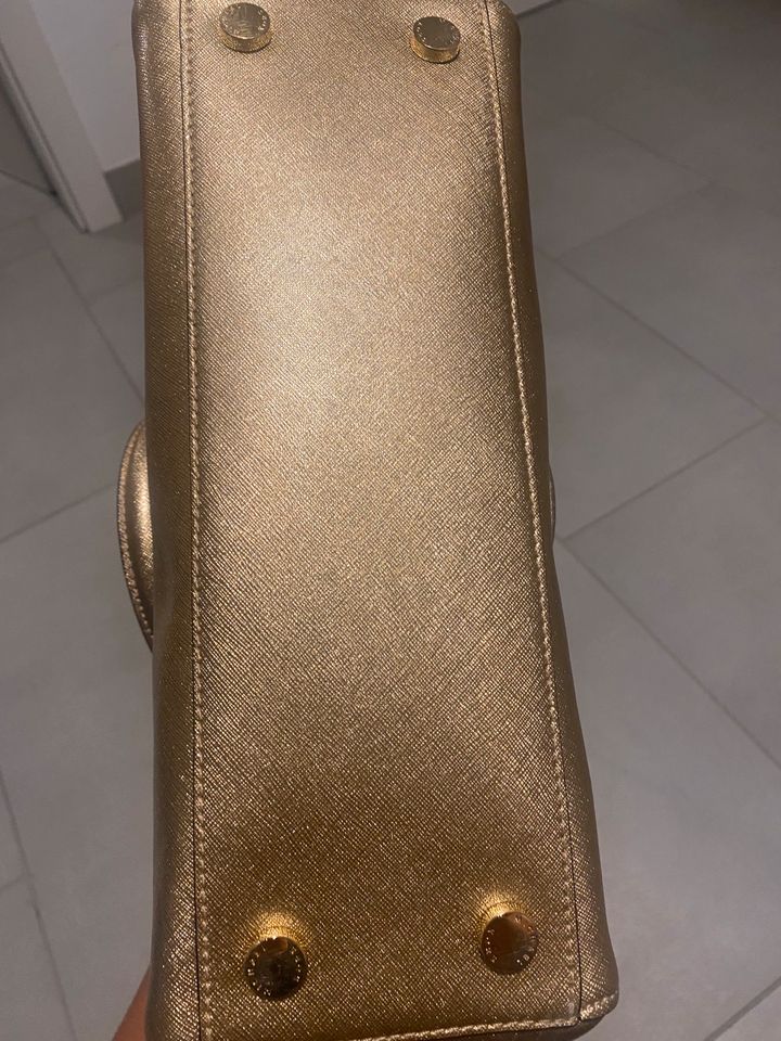 Michael Kors Handtasche Original Gold in Eschborn