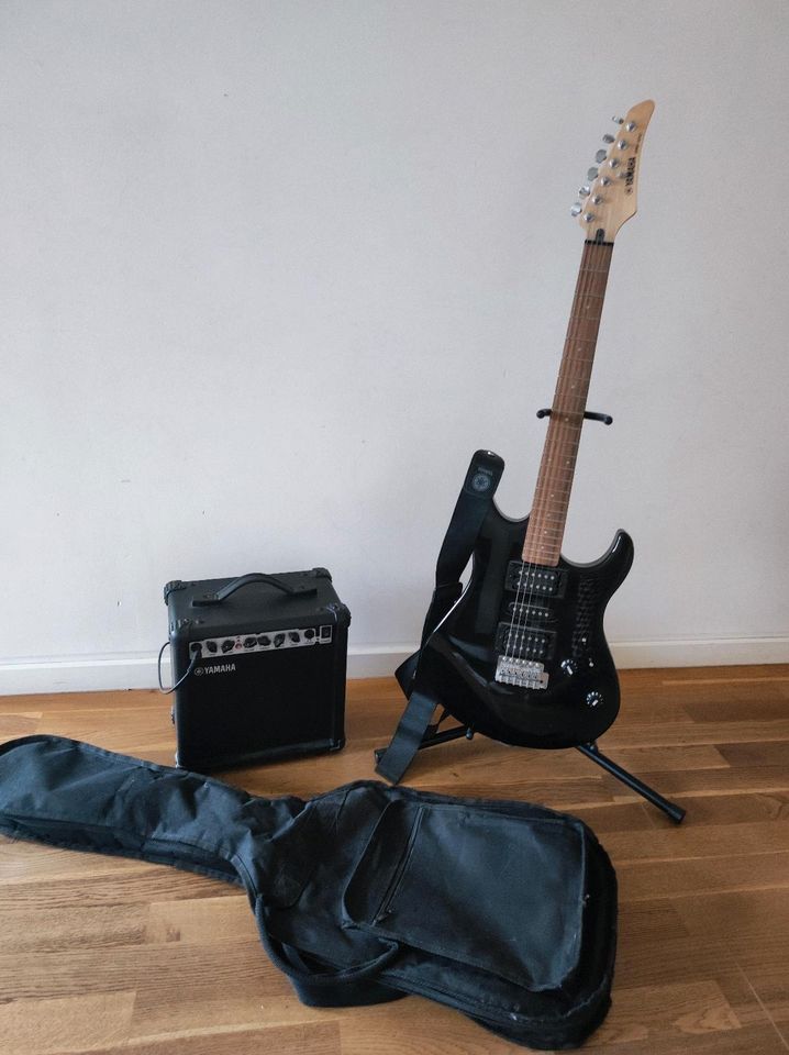 Elektrische Gitarre Yamaha mit Stænder und Tasche wie neu in Düsseldorf