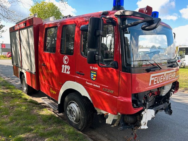 Mercedes Benz Atego-2 1226F Feuerwehr LF10/6 Unfall in Schneverdingen