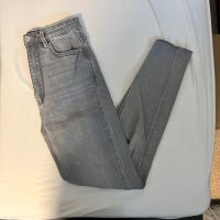 Stradivarius graue skinny Jeans in S/36 Bayern - Augsburg Vorschau