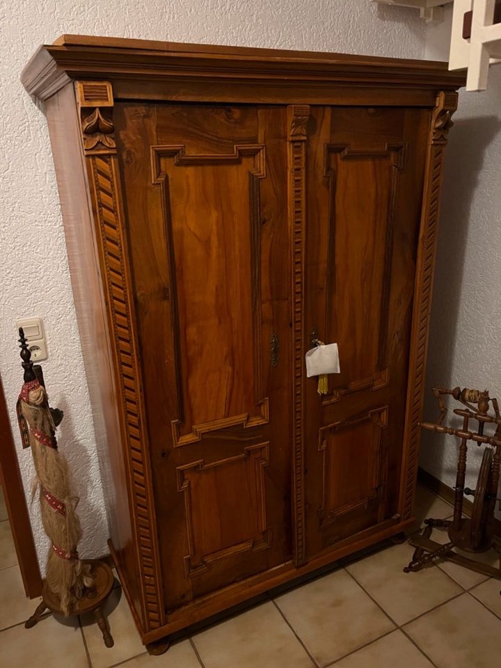 Antiker Biedermeier Schrank  Nußbaum Intarsien Zwei türig in Germersheim